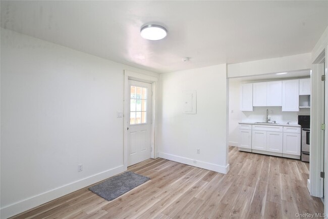 Building Photo - 120 Main St Unit 4D