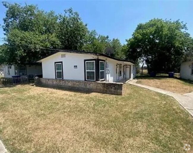 Building Photo - Charming Newly Renovated 2-Bedroom Duplex ... Rental