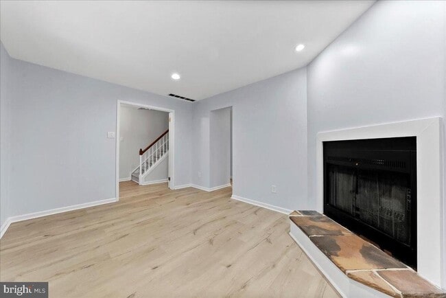 Photo - 11 Algonquin Ct