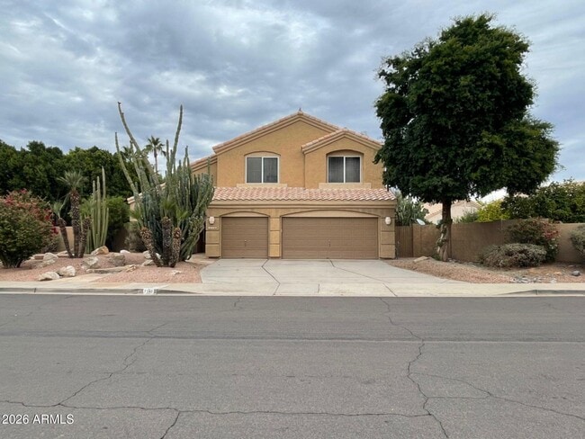 Building Photo - 7140 E Medina Ave