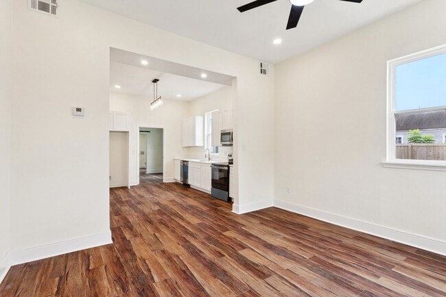 Photo - 1729 Touro St