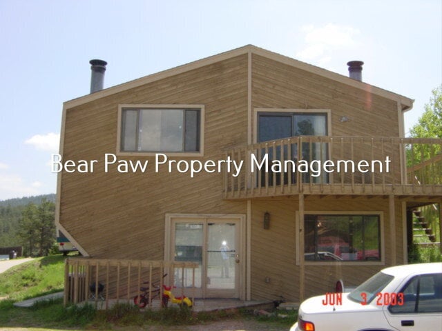 Building Photo - Two Bedroom Garden Level Duplex in Kittredge!