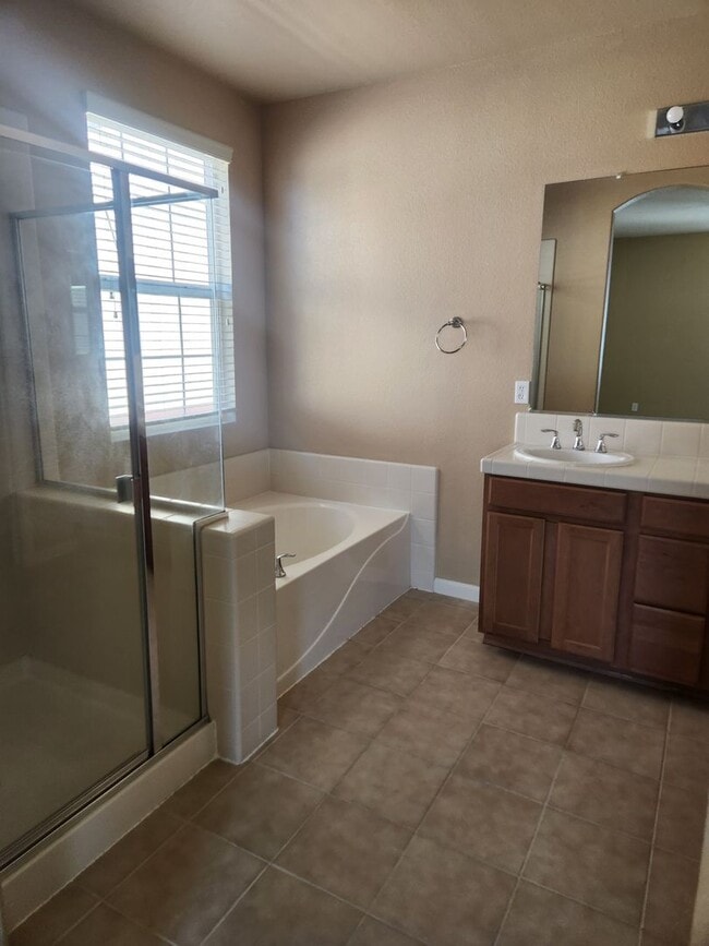 Photo - 2 bedroom 2 bathroom 1 car garage townhouse