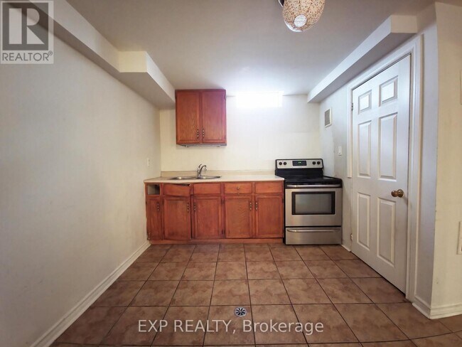 Photo - 5815 Riverdale Crescent