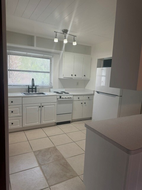 Kitchen - 1601 Turner St Unit N/A