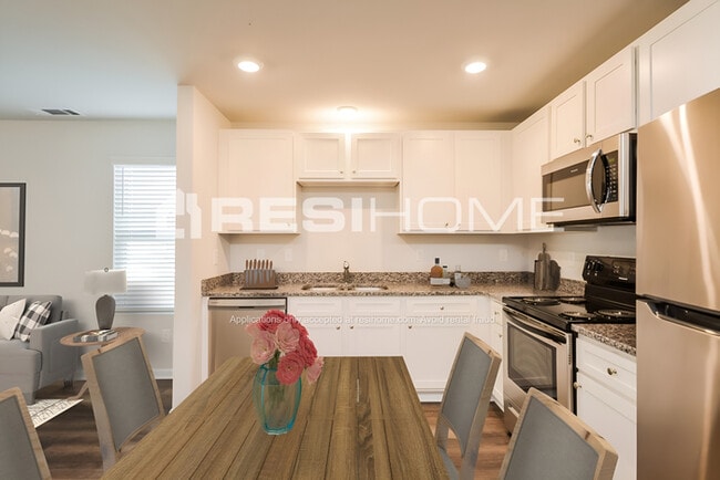 Photo - 103 Wellbrook Ct NE
