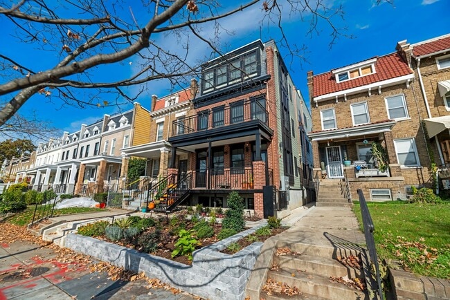 Building Photo - 423 Quincy St NW Unit D Rental