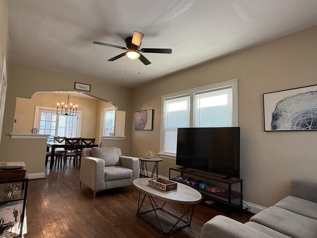 Building Photo - 2207 McCausland Ave