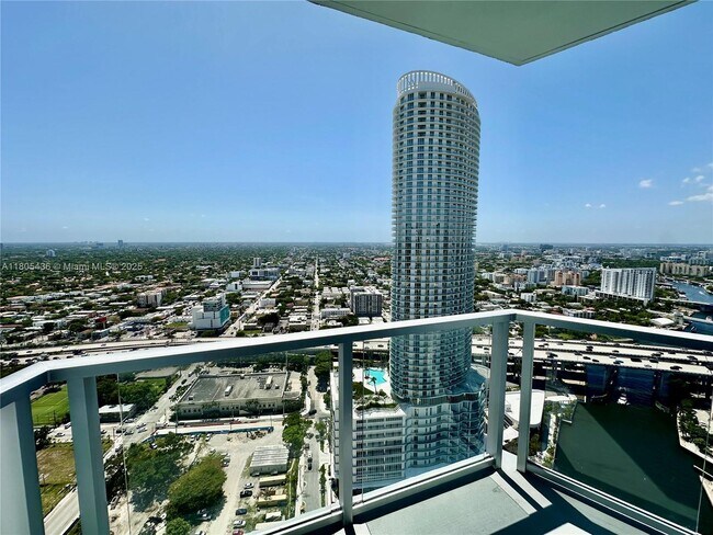 Photo - 185 SW 7th St Condo Unit 3901
