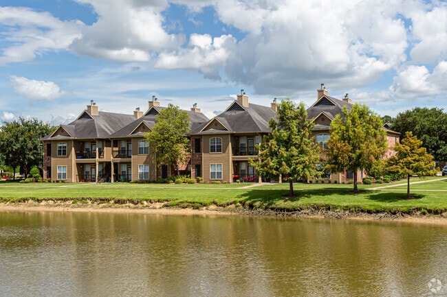 Nelson Pointe Apartment Homes
