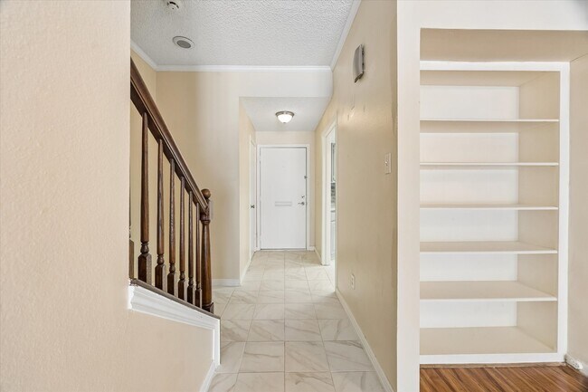 1035 Fountain View Dr