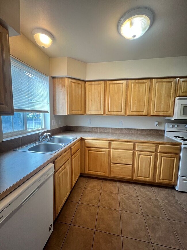 Photo - 1713 W Fern Dr Unit B