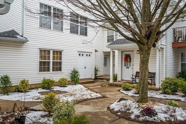 Photo - 919 Plymouth Rd