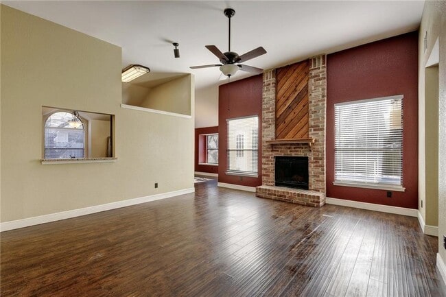 15811 De Peer Ave