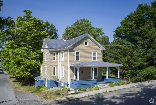 Building Photo - 116 Hess Ave Rental