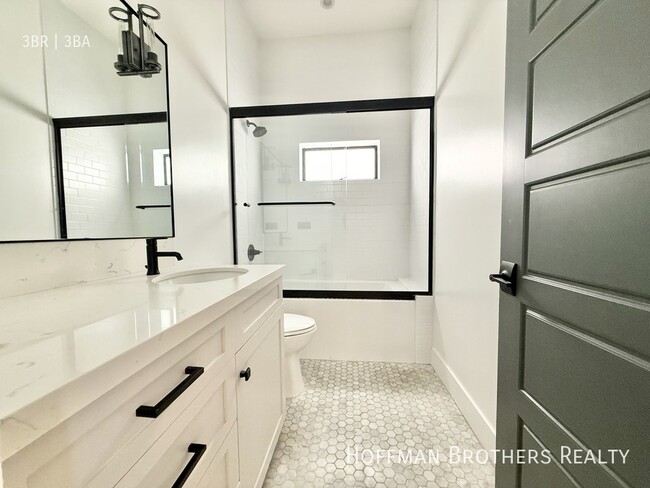 Photo - 1249 S Plymouth Blvd Unit 1249