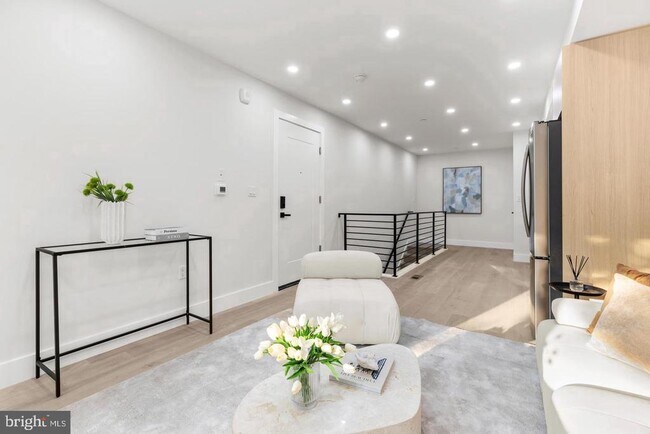 Photo - 3923 14th St NW Unit 2