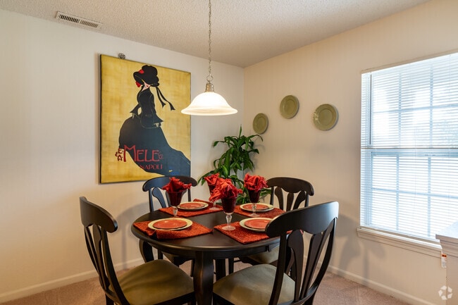 2BR, 2BA - 1,084SF