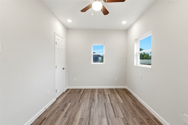 Photo - 7010 Brownsville St