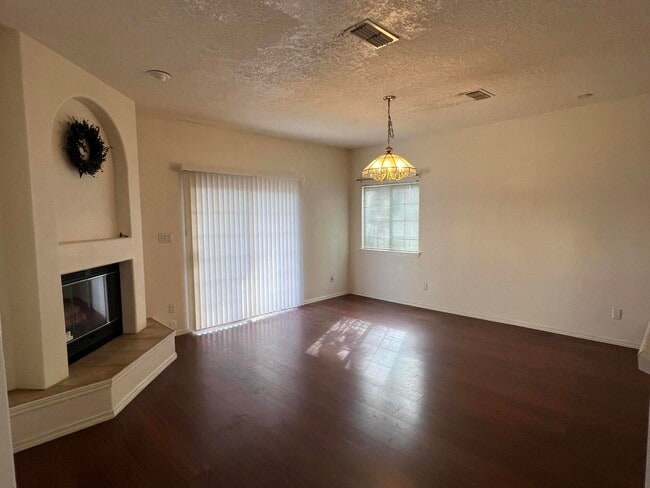 Photo - 7316 Peregrine Rd NE
