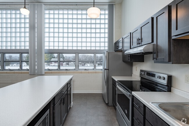 1BR, 1BA - 846SF