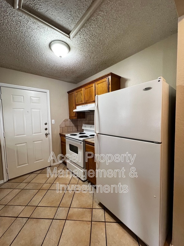 Photo - 3808 Bluebird Ave