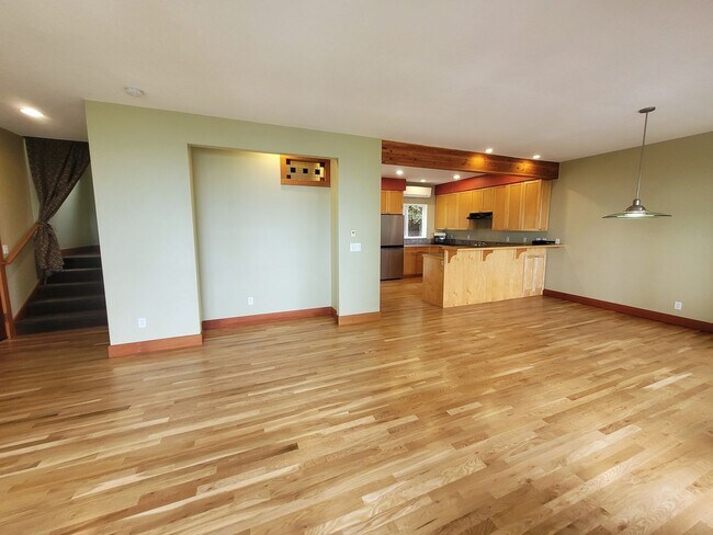 Photo - Beautiful South Hill Home with Bay Views 3...