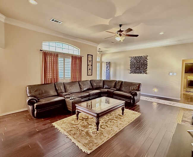 Photo - 3611 Springmont Dr