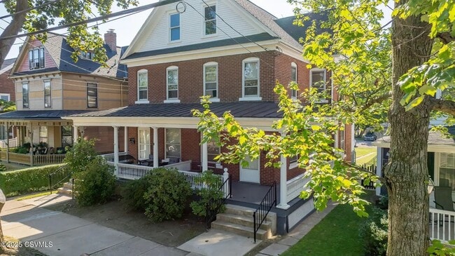 Photo - 142 E 5th St Unit 2