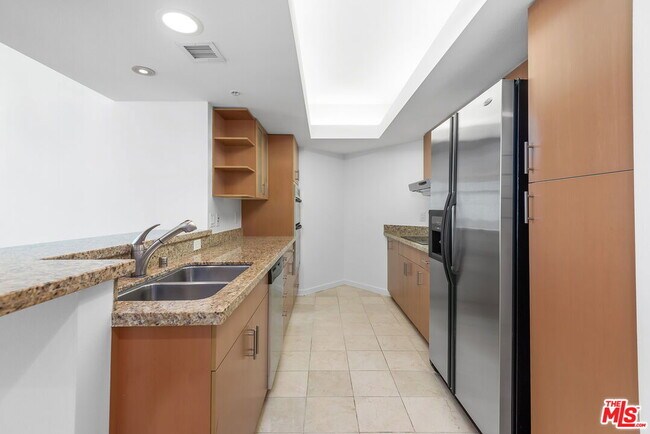 Photo - 13700 Marina Pointe Dr Unidad 1604