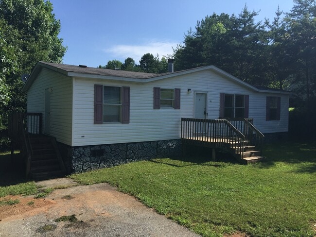 Building Photo - 3 Bedroom and 2 Bathroom Mobile home in the Tanglewood area