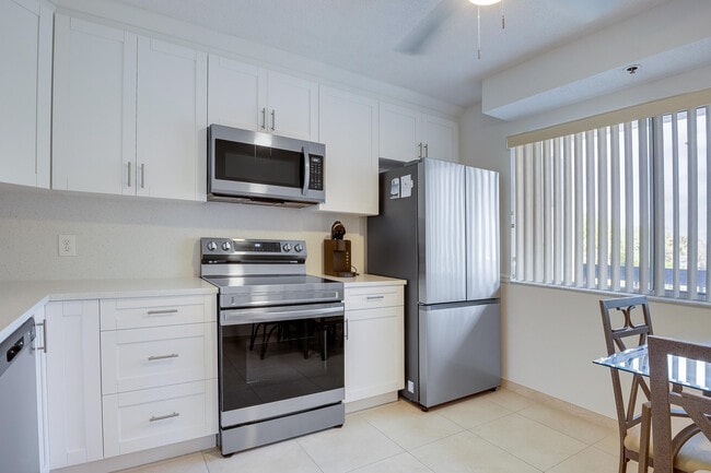 Building Photo - 6698 10th Ave N Unit 301