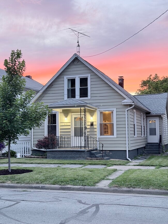 Building Photo - 621 Reese St