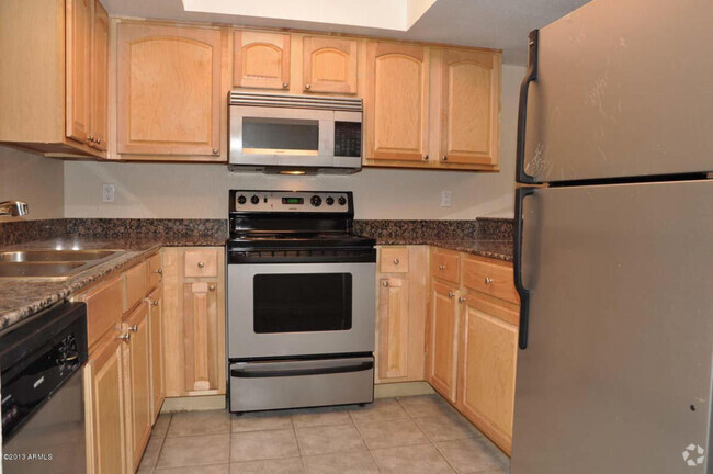 Building Photo - Charming 2 bed 2 bath gated Condo near Bel...