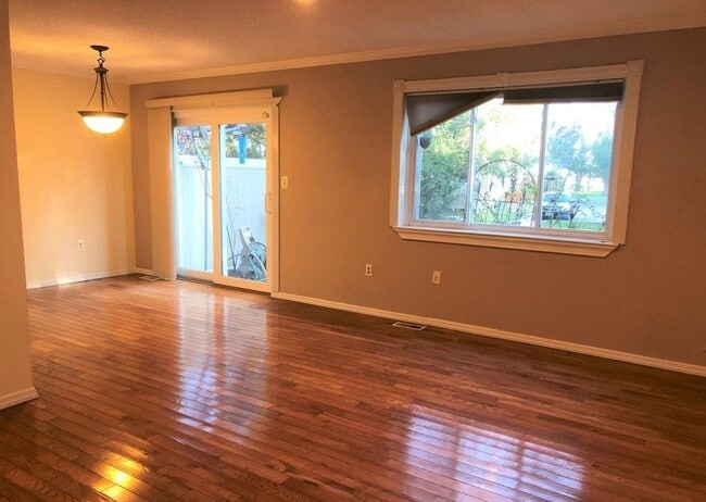 Photo - 166 Thoreau Dr