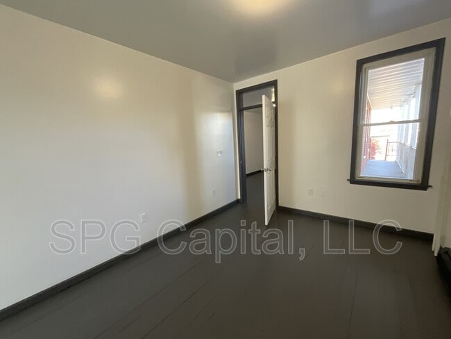 Photo - 659 W Philadelphia St