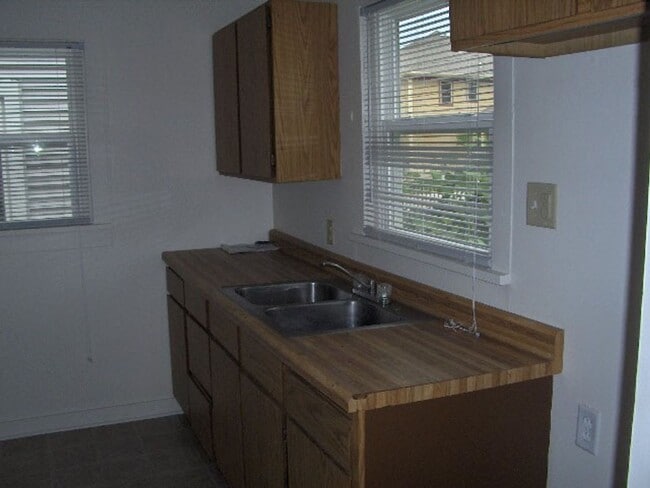 Photo - 713 Elmore St