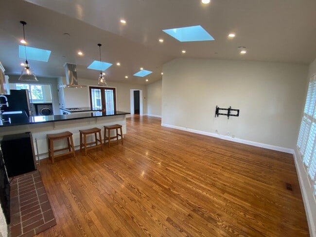 Photo - 1122 Miles Ave