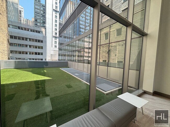 Photo - East 44th Street Unidad 22L