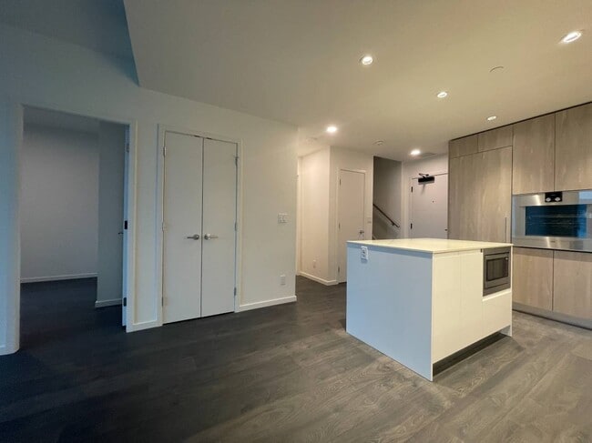 Photo - 6300 Minoru Blvd