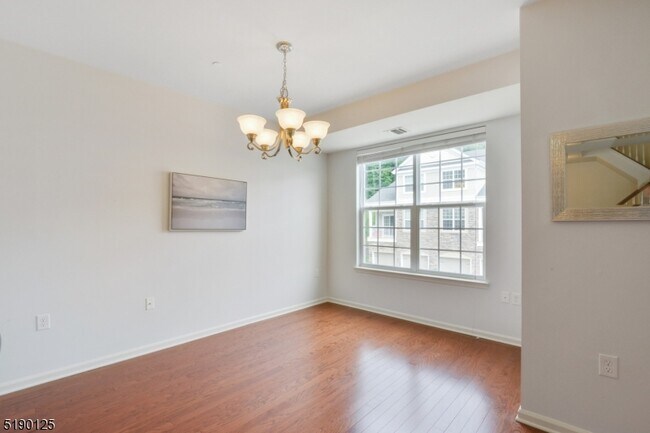Photo - 306 Waterview Ct