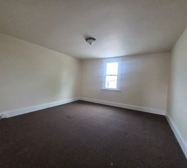 Photo - 5 Bedroom House For Rent