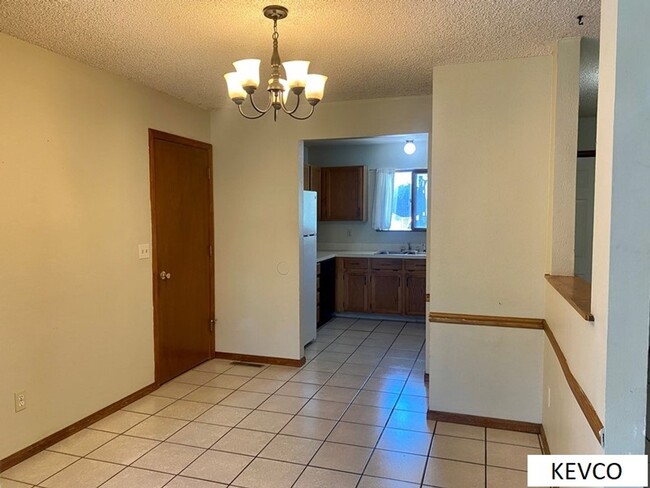 Photo - Awesome Home on Cul-du-Sac Near the Foothills!