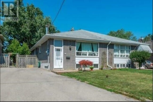 Building Photo - 90 Billington Cres