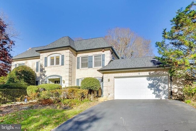 Building Photo - 4001 N Ridgeview Rd