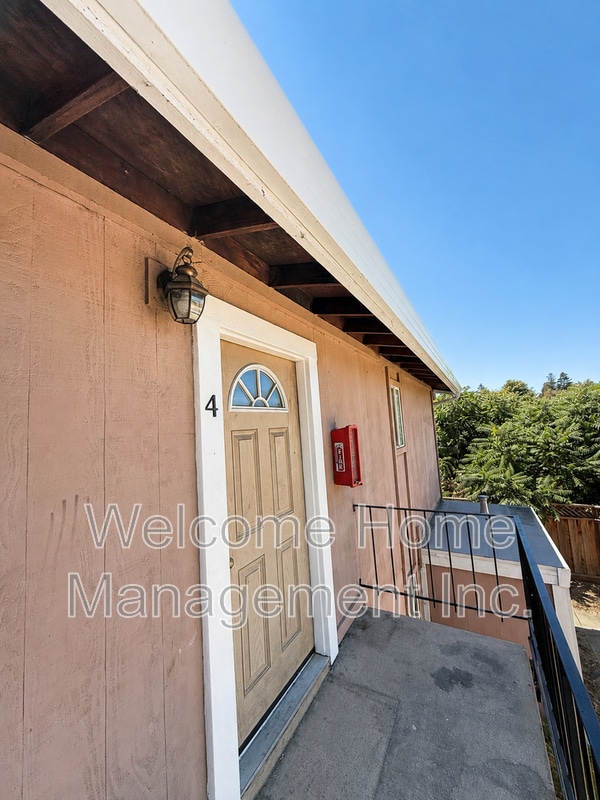 Building Photo - 2225 Hillsborough Ct