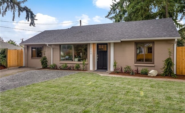 Spacious 3-Bedroom Home in Shoreline - Spacious 3-Bedroom Home in Shoreline