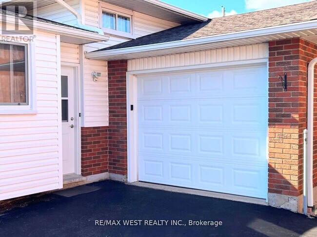 Photo - 37 Michael Dr S