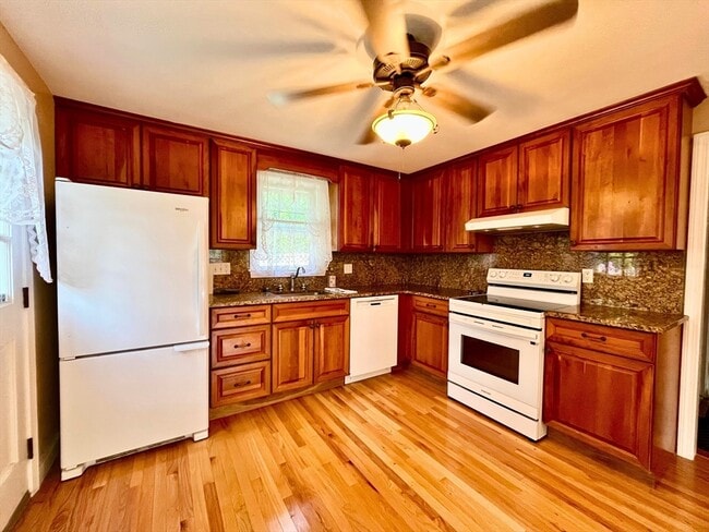 Photo - 469 Appleton St