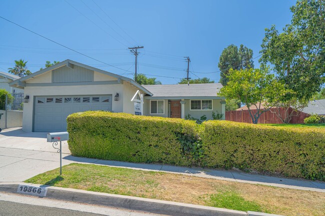 Building Photo - 4 -Bedroom Single-Story Home in Canyon Cou...